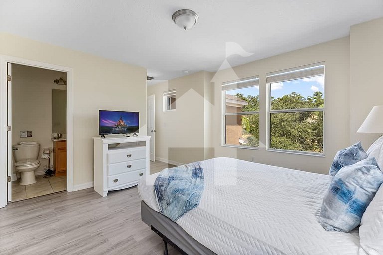 Vacation Home Near Disney, 6 bedrooms