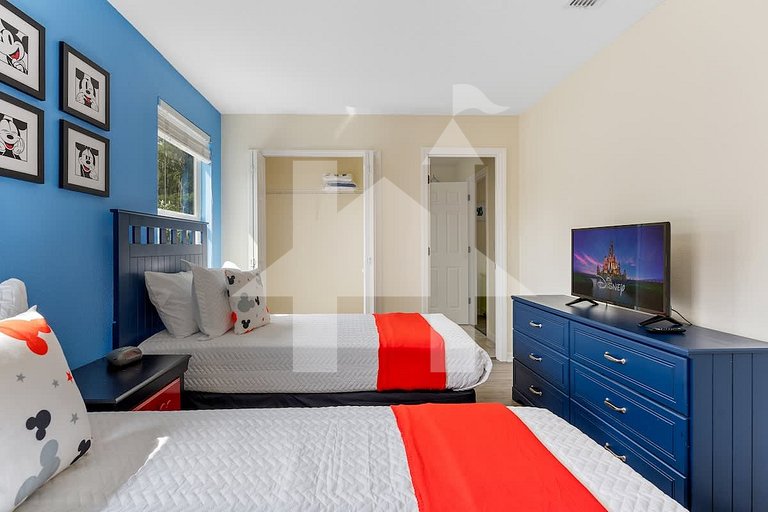 Vacation Home Near Disney, 6 bedrooms