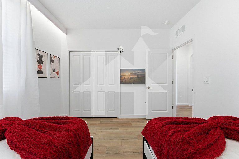 Vacation Home Near Disney, 5 bedrooms