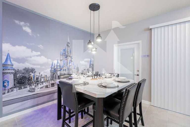 Vacation Home Near Disney, 5 bedrooms