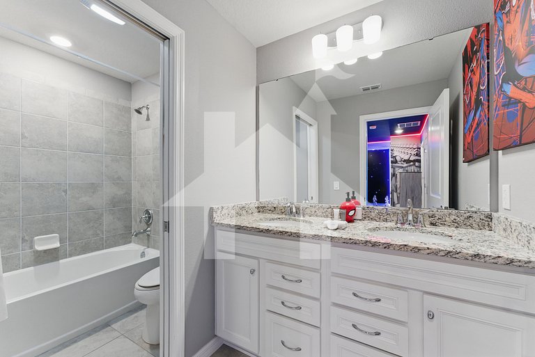 Vacation Home Near Disney, 5 bedrooms