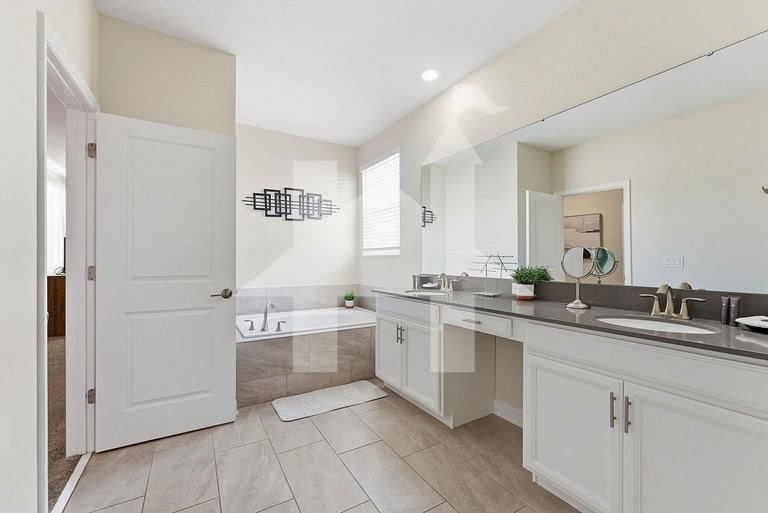 Vacation Home Near Disney, 5 bedrooms