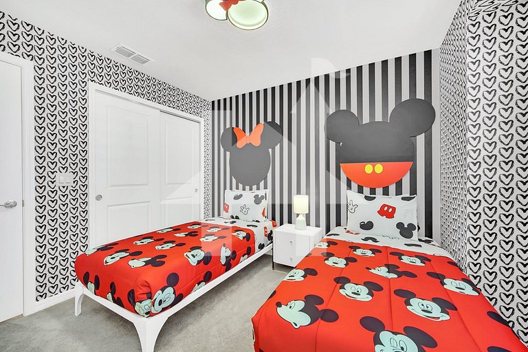 Vacation Home Near Disney, 5 bedrooms