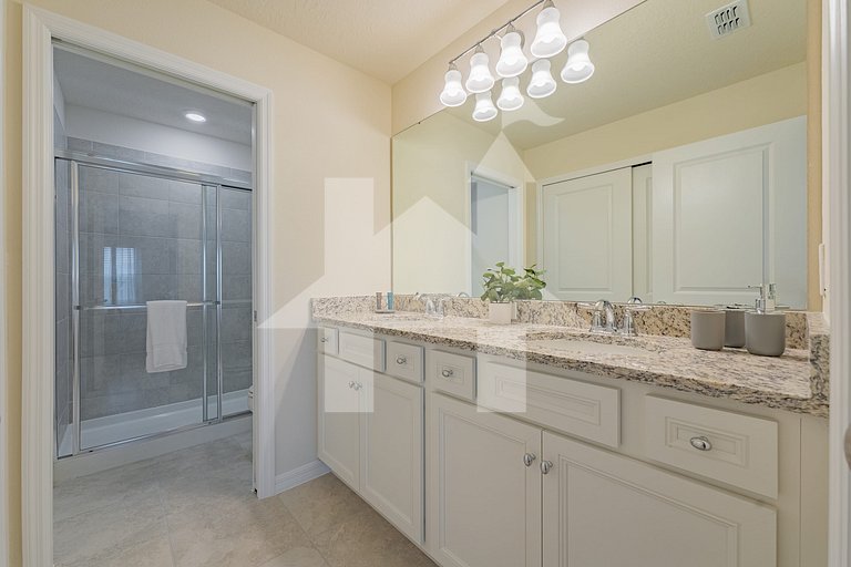 Vacation Home Near Disney, 5 bedrooms