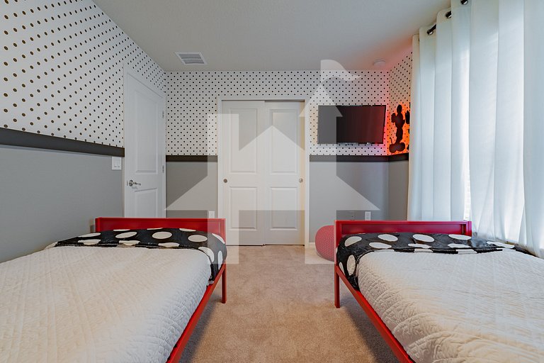 Vacation Home Near Disney, 5 bedrooms