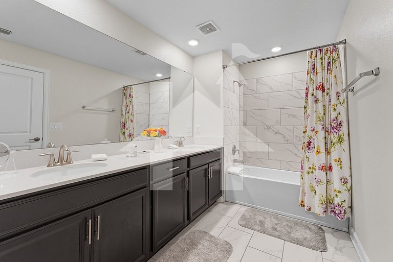 Vacation Home Near Disney, 5 bedrooms