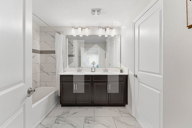 Vacation Home Near Disney, 4 bedrooms