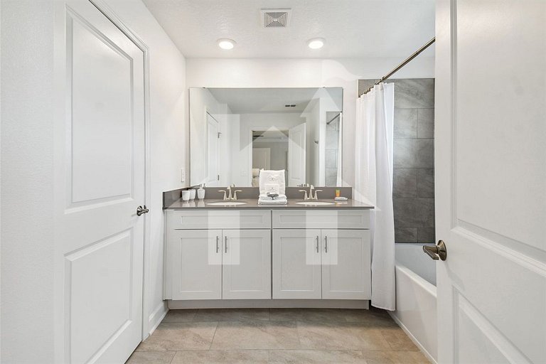 Vacation Home Near Disney, 4 bedrooms