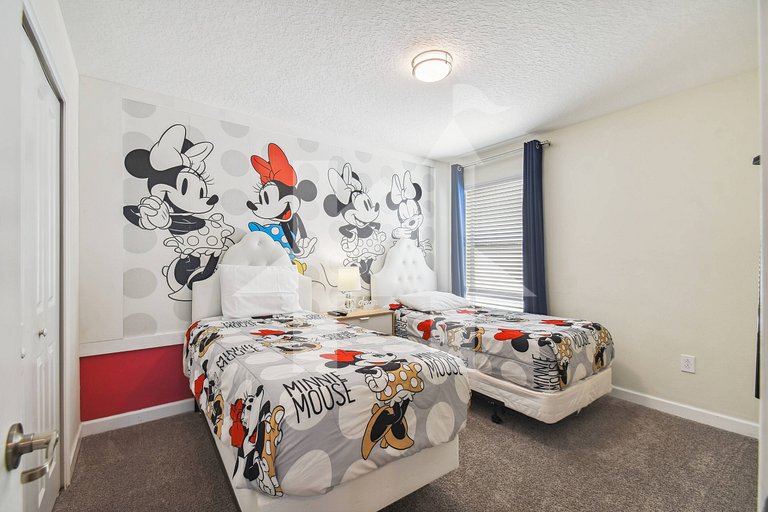 Vacation Home Near Disney, 6 bedrooms