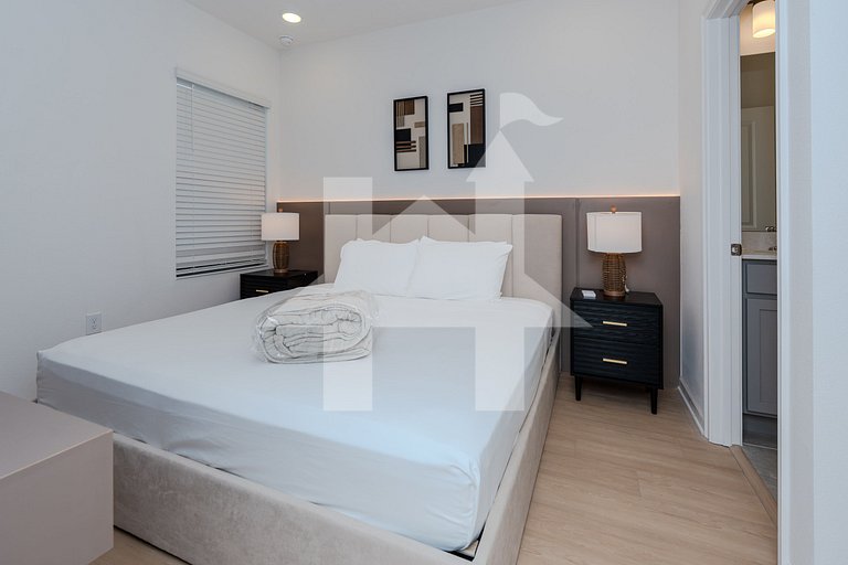 Paradiso Grande Luxury 5BR w/ Pool + Theater