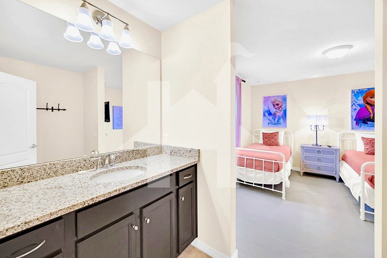 Vacation Home Near Disney, 5 bedrooms