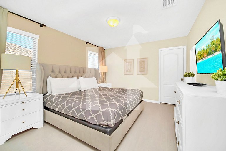 Vacation Home Near Disney, 5 bedrooms