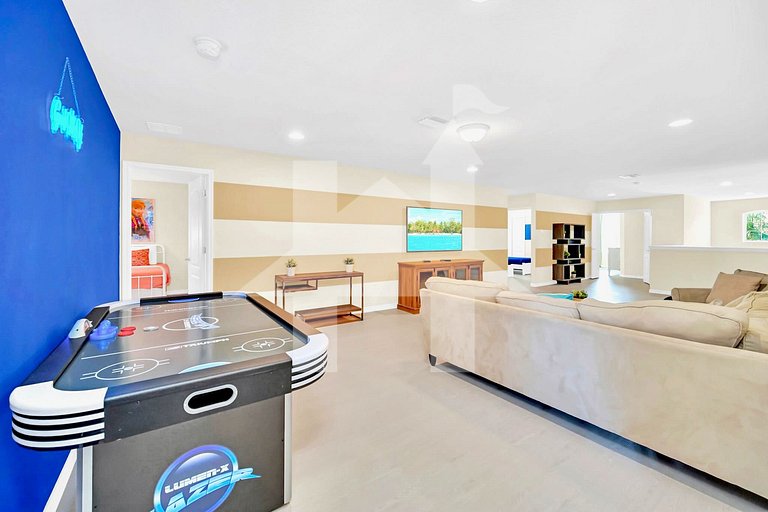 Vacation Home Near Disney, 6 bedrooms