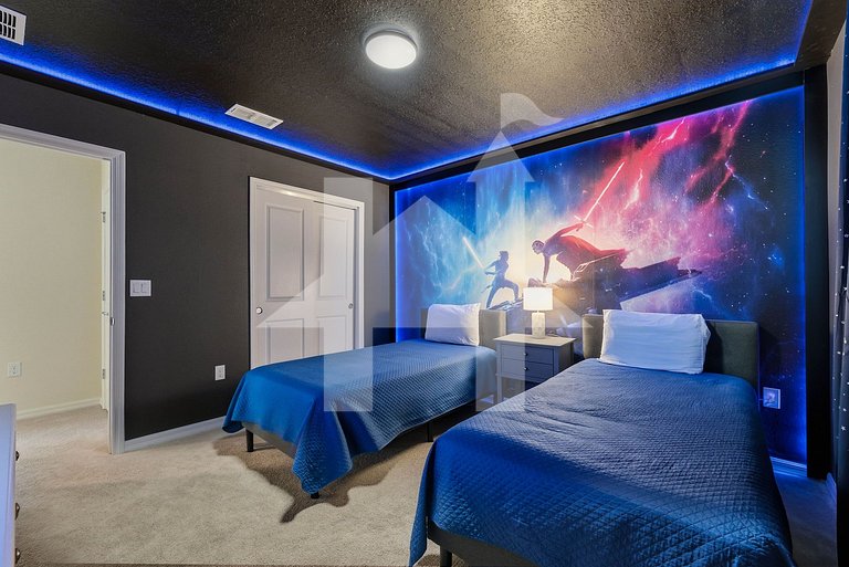 Vacation Home Near Disney, 6 bedrooms