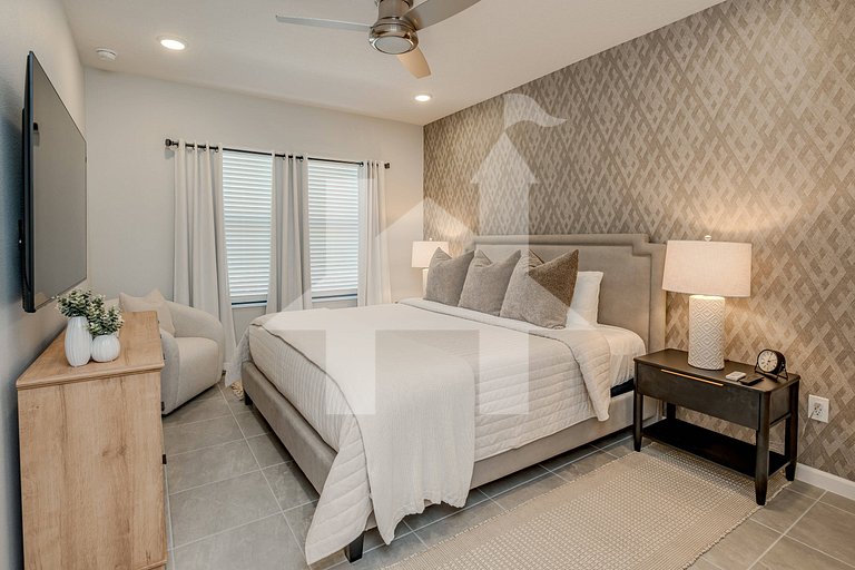 Vacation Home Near Disney, 6 bedrooms