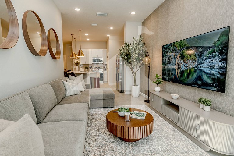 Vacation Home Near Disney, 6 bedrooms