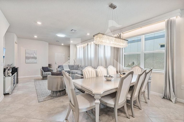 Vacation Home Near Disney, 5 bedrooms