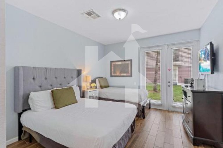 Luxury 3BR Condo at Vista Cay near Universal