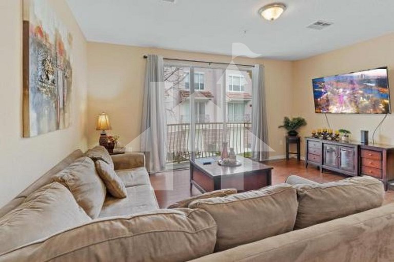 Luxury 3BR Condo at Vista Cay near Universal