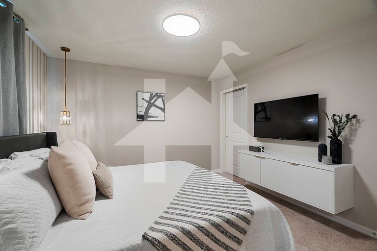 Vacation Home Near Disney, 8 bedrooms