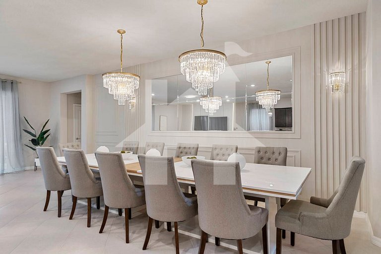 Vacation Home Near Disney, 8 bedrooms