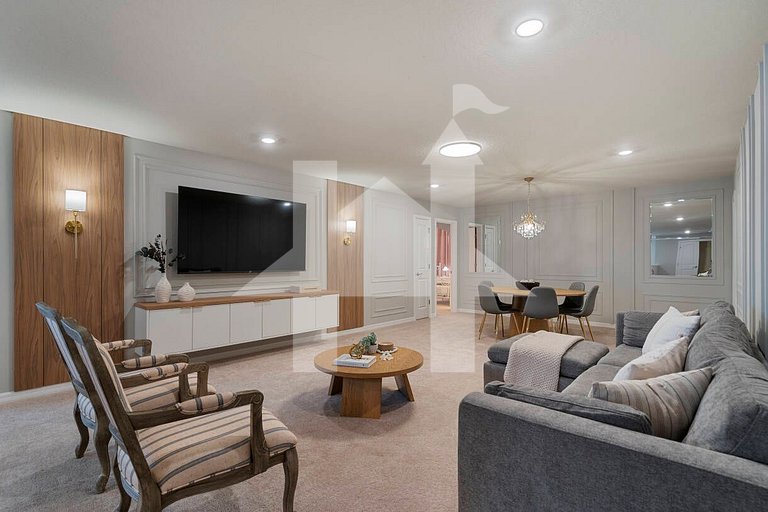 Vacation Home Near Disney, 8 bedrooms