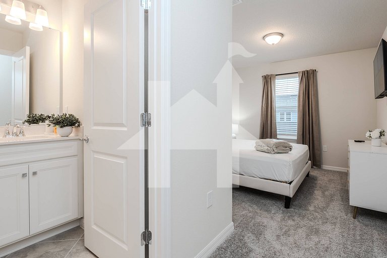 Vacation Home Near Disney, 5 bedrooms