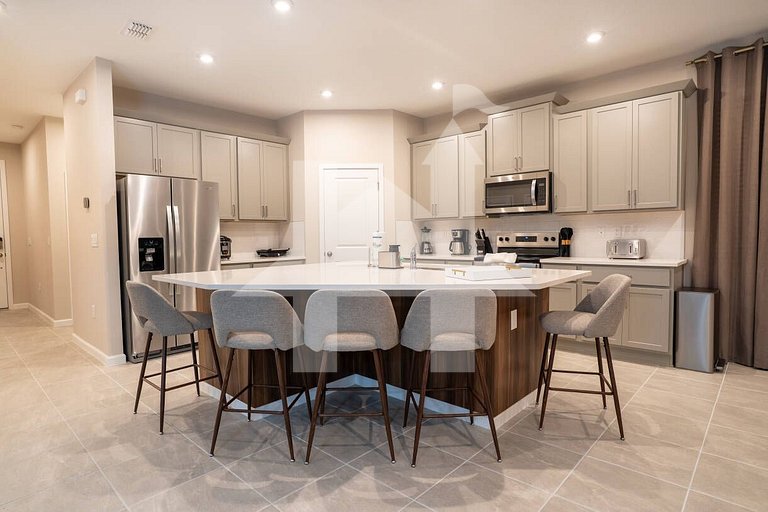 Vacation Home Near Disney, 8 bedrooms