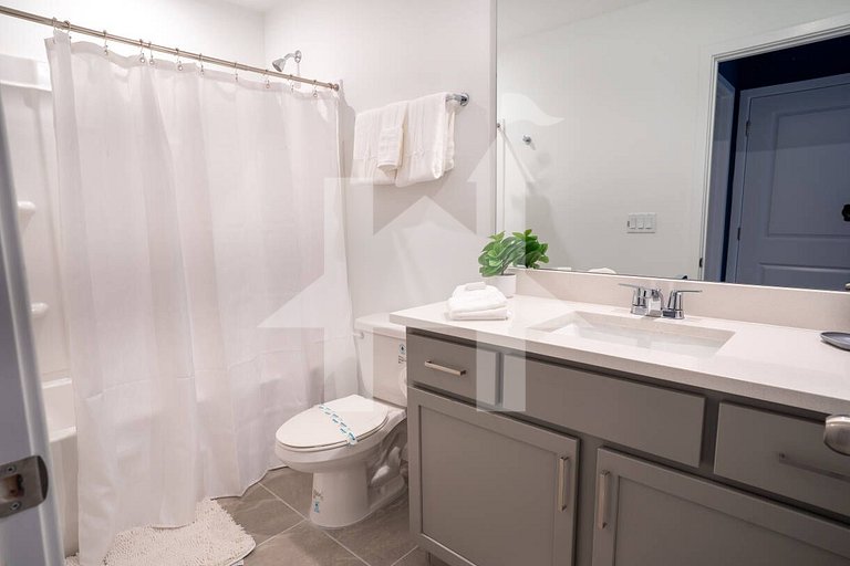 Vacation Home Near Disney, 8 bedrooms