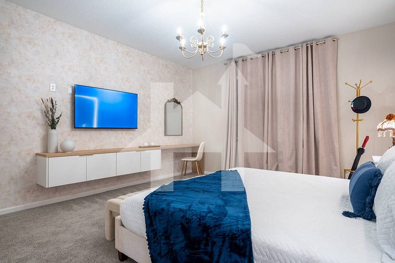 Vacation Home Near Disney, 8 bedrooms