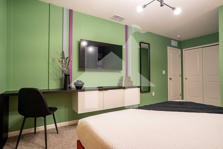 Vacation Home Near Disney, 8 bedrooms