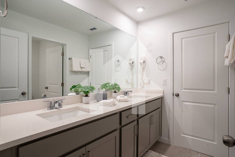 Vacation Home Near Disney, 8 bedrooms