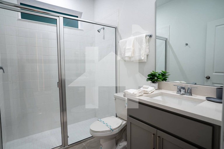 Vacation Home Near Disney, 8 bedrooms