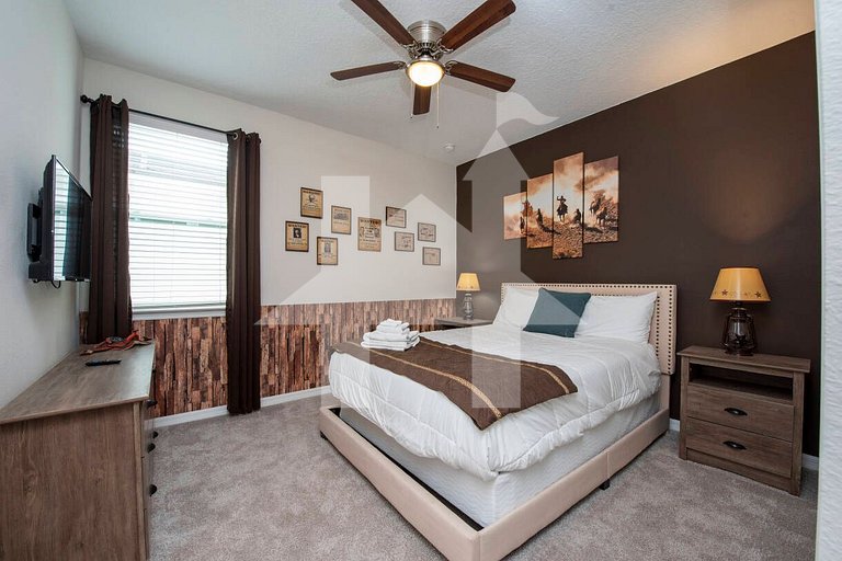 Vacation Home Near Disney, 9 bedrooms