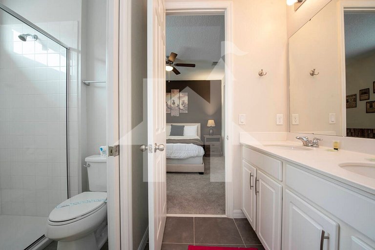 Vacation Home Near Disney, 9 bedrooms