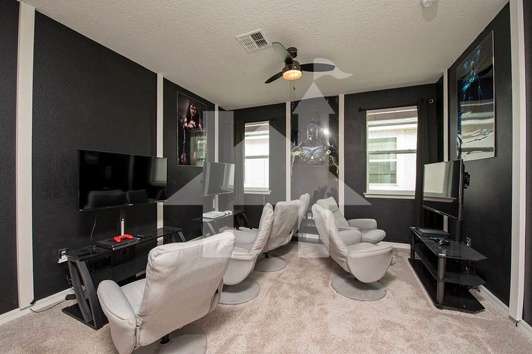 Vacation Home Near Disney, 9 bedrooms