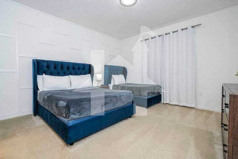 Vacation Home Near Disney, 12 bedrooms