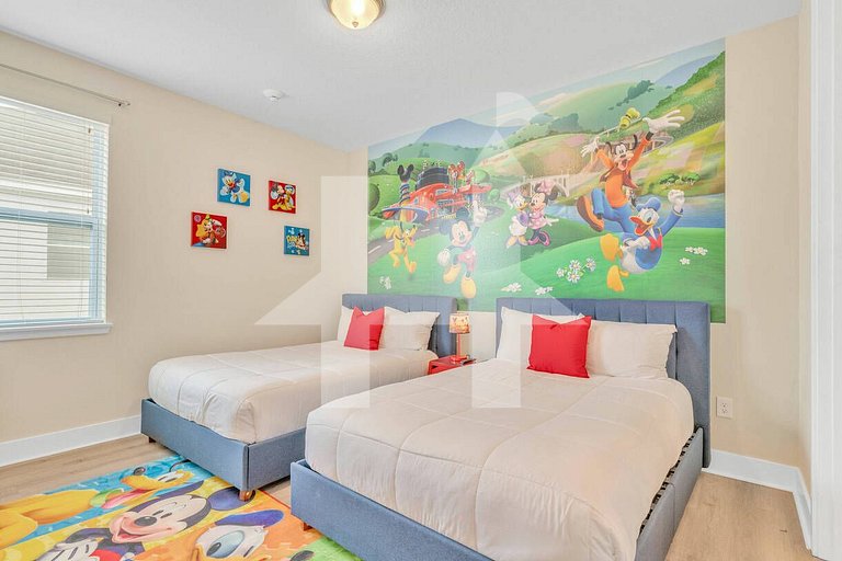 Vacation Home Near Disney, 9 bedrooms