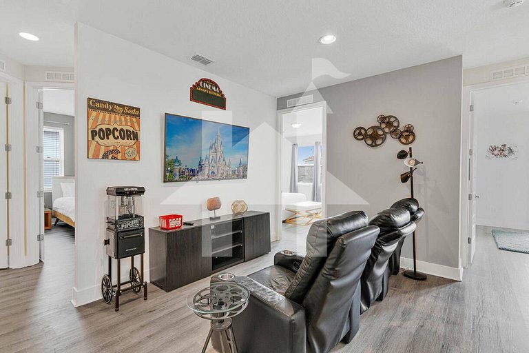Vacation Home Near Disney, 9 bedrooms