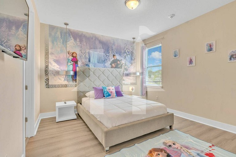 Vacation Home Near Disney, 9 bedrooms