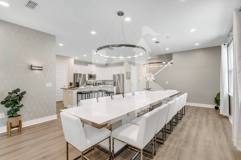 Vacation Home Near Disney, 9 bedrooms