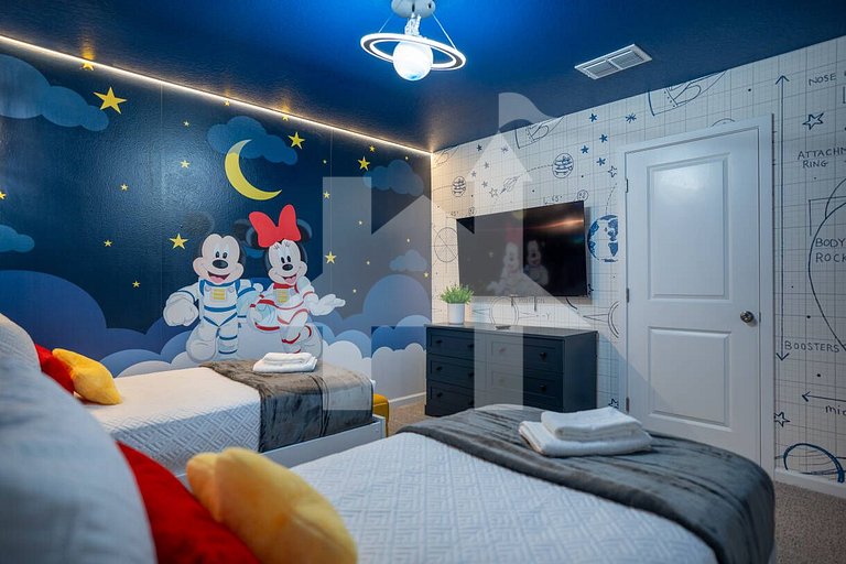 Vacation Home Near Disney, 9 bedrooms