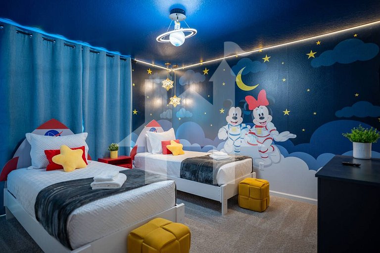 Vacation Home Near Disney, 9 bedrooms