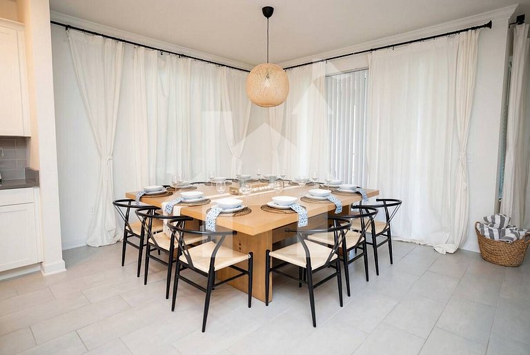 Vacation Home Near Disney, 6 bedrooms