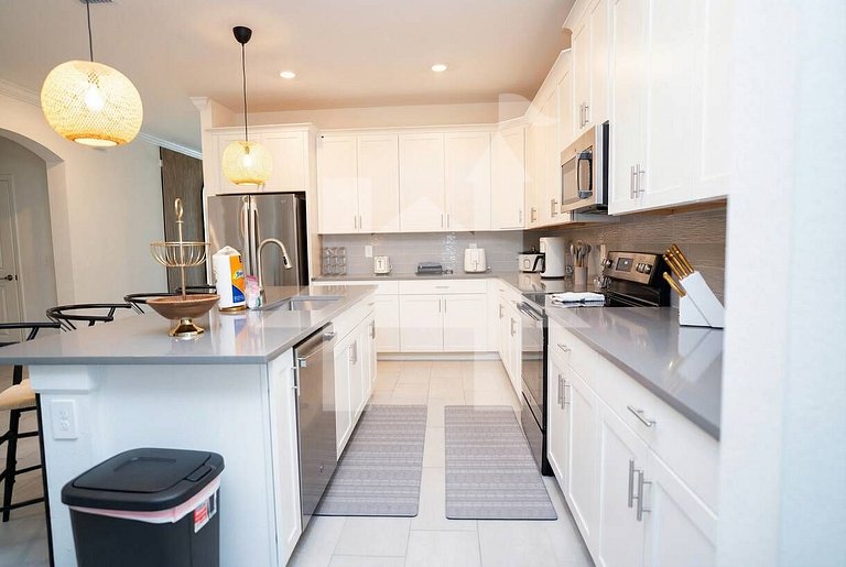 Vacation Home Near Disney, 6 bedrooms