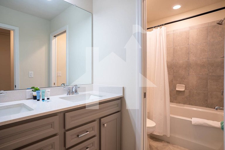 Vacation Home Near Disney, 6 bedrooms
