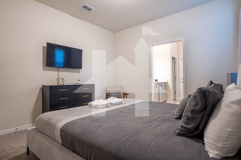 Vacation Home Near Disney, 6 bedrooms
