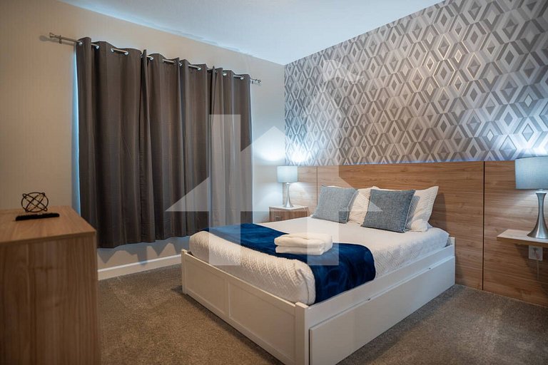 Vacation Home Near Disney, 6 bedrooms