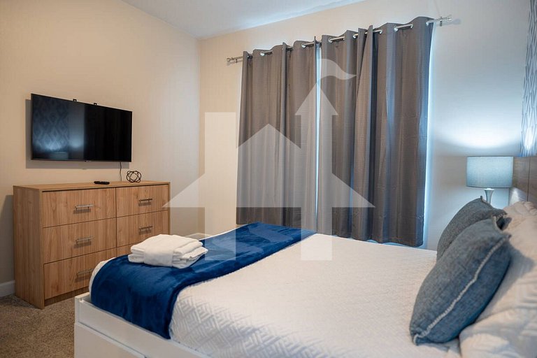 Vacation Home Near Disney, 6 bedrooms