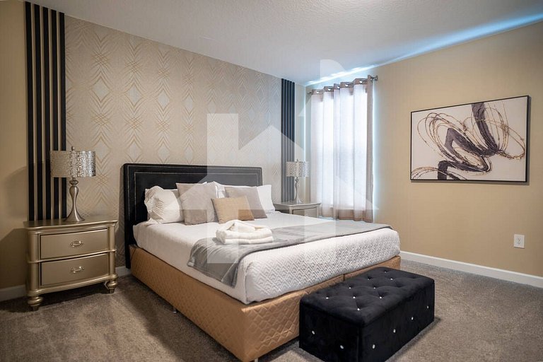 Vacation Home Near Disney, 6 bedrooms